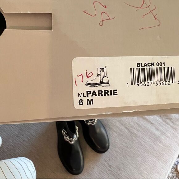 NWT Marc Fisher Parrie Lug Sole Chain Boots in Black 6 - Picture 9 of 9